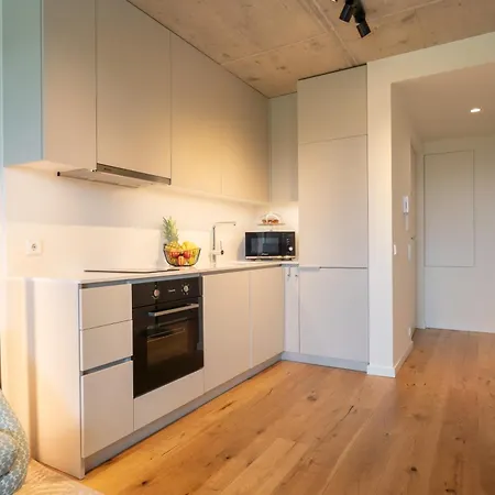 Host Wise - Seaside Bright Flat W Balcony