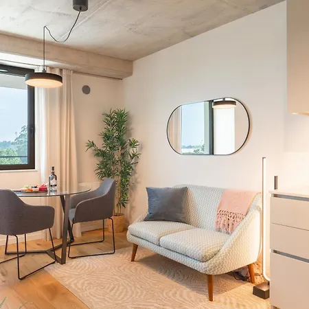Host Wise - Seaside Bright Flat W Balcony Apartment *