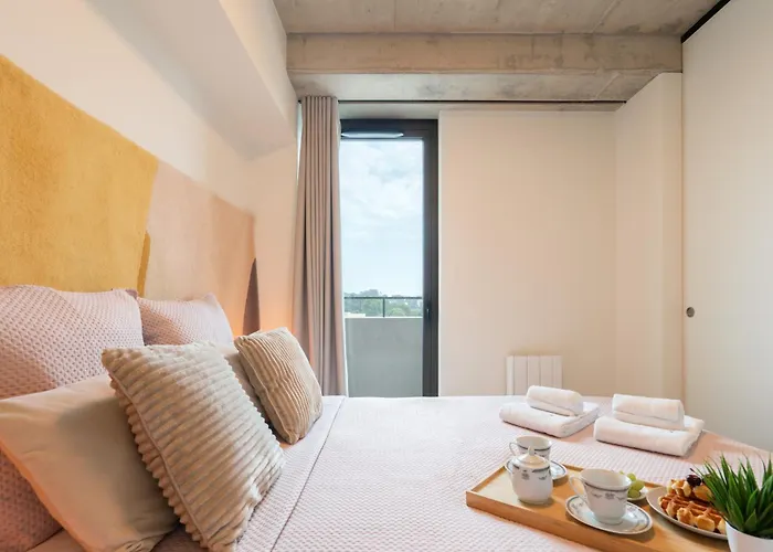 Host Wise - Seaside Bright Flat W Balcony * 레카다팔메이라