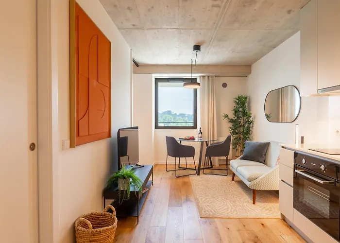 Host Wise - Seaside Bright Flat W Balcony *