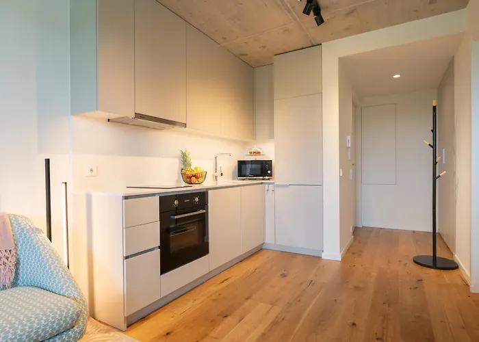 Host Wise - Seaside Bright Flat W Balcony