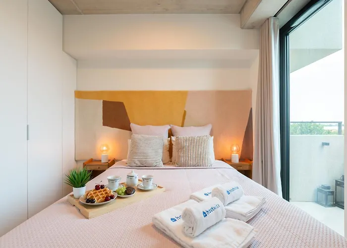 Host Wise - Seaside Bright Flat W Balcony *